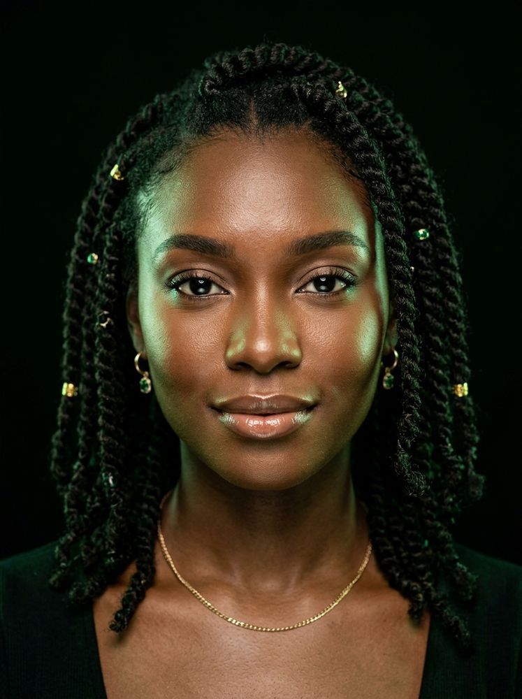 Portrait beauté, peau lumineuse, lumière verte douce